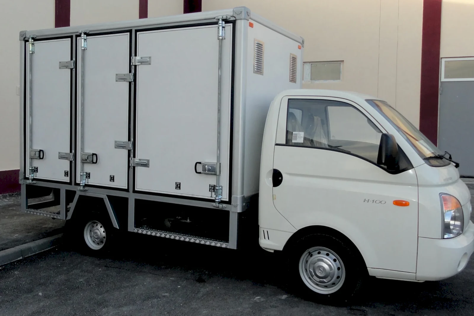 Çörək daşıma kuzovu — Hyundai H100 şassisi üzərində