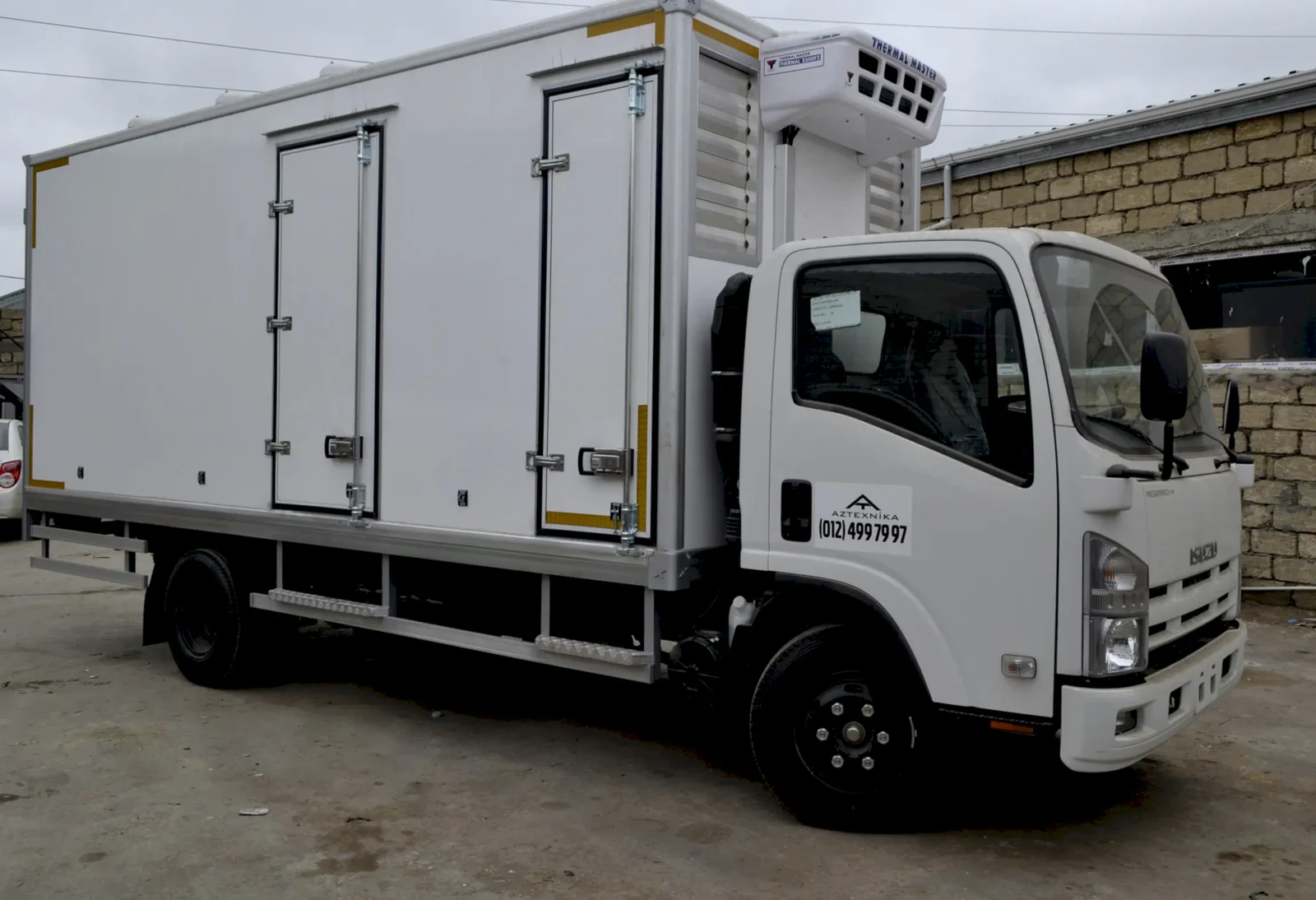 Cücə daşıma kuzovu — Isuzu şassisi üzərində