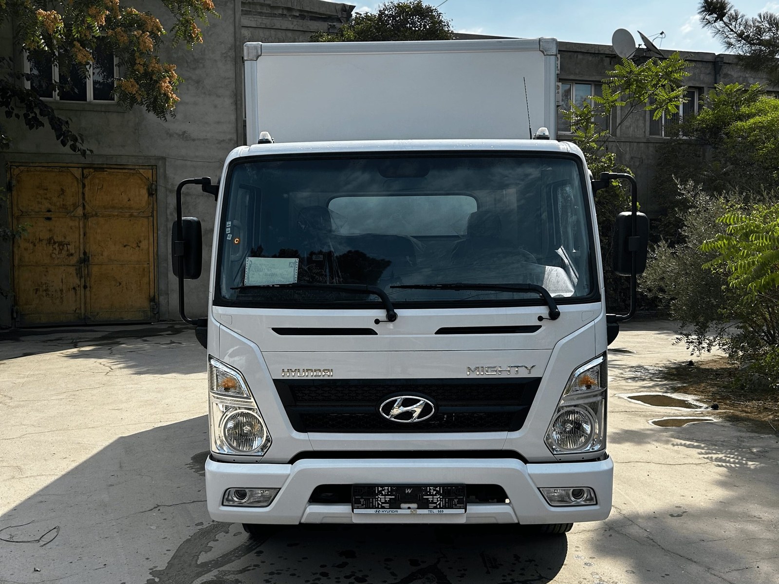Hidrovlik lift — Hyundai Mighty şassisi üzərində